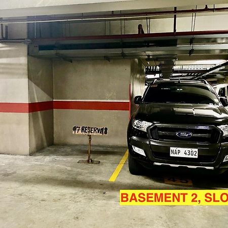 Ortigas 2 Bedroom Corner Unit With 2 Queen Across Shangrila Manila Esterno foto