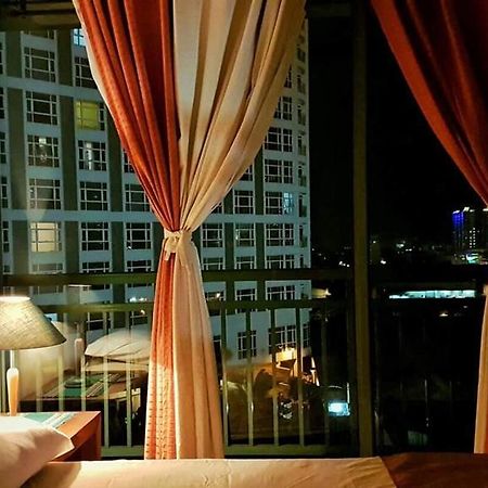 Ortigas 2 Bedroom Corner Unit With 2 Queen Across Shangrila Manila Esterno foto