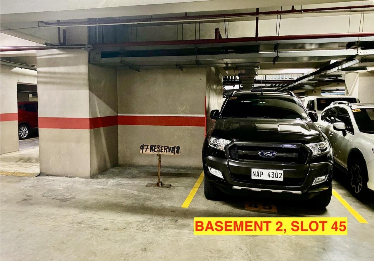 Ortigas 2 Bedroom Corner Unit With 2 Queen Across Shangrila Manila Esterno foto
