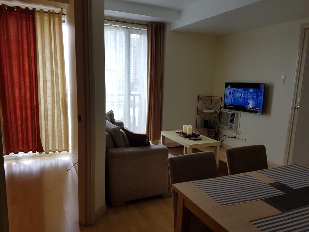 Ortigas 2 Bedroom Corner Unit With 2 Queen Across Shangrila Manila Esterno foto