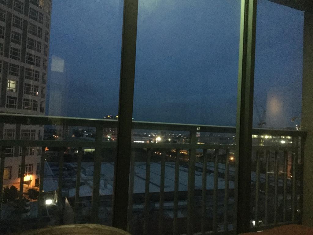 Ortigas 2 Bedroom Corner Unit With 2 Queen Across Shangrila Manila Esterno foto