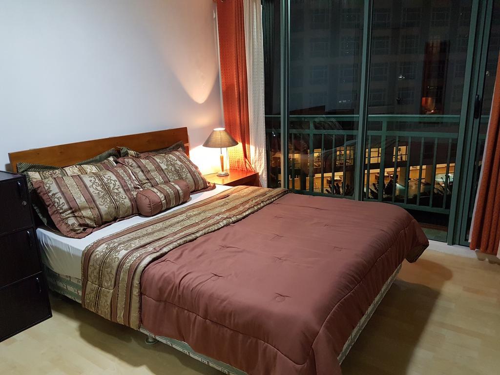 Ortigas 2 Bedroom Corner Unit With 2 Queen Across Shangrila Manila Esterno foto