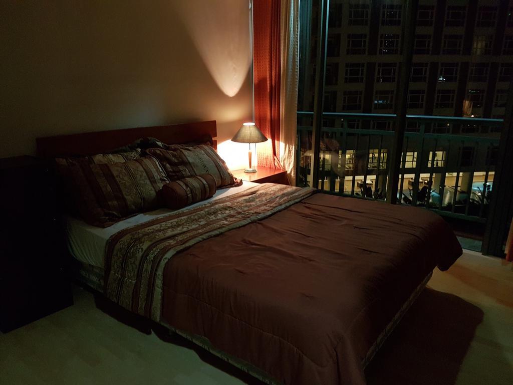 Ortigas 2 Bedroom Corner Unit With 2 Queen Across Shangrila Manila Esterno foto