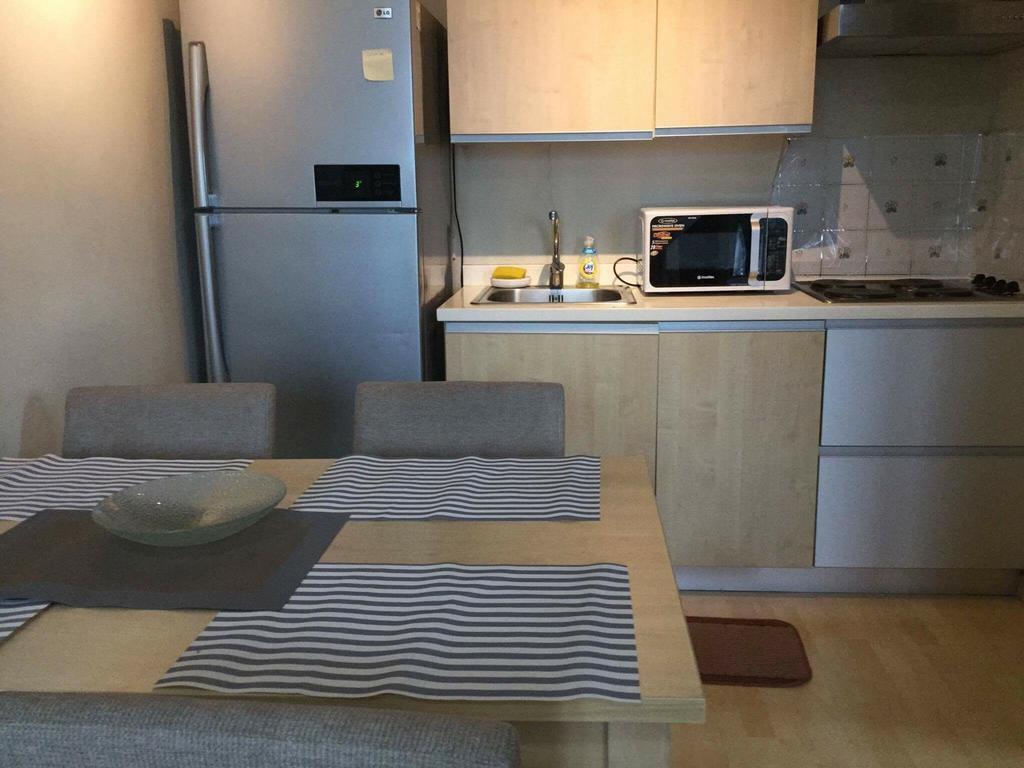 Ortigas 2 Bedroom Corner Unit With 2 Queen Across Shangrila Manila Esterno foto